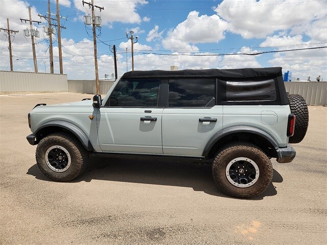 2021 Ford Bronco photo 2