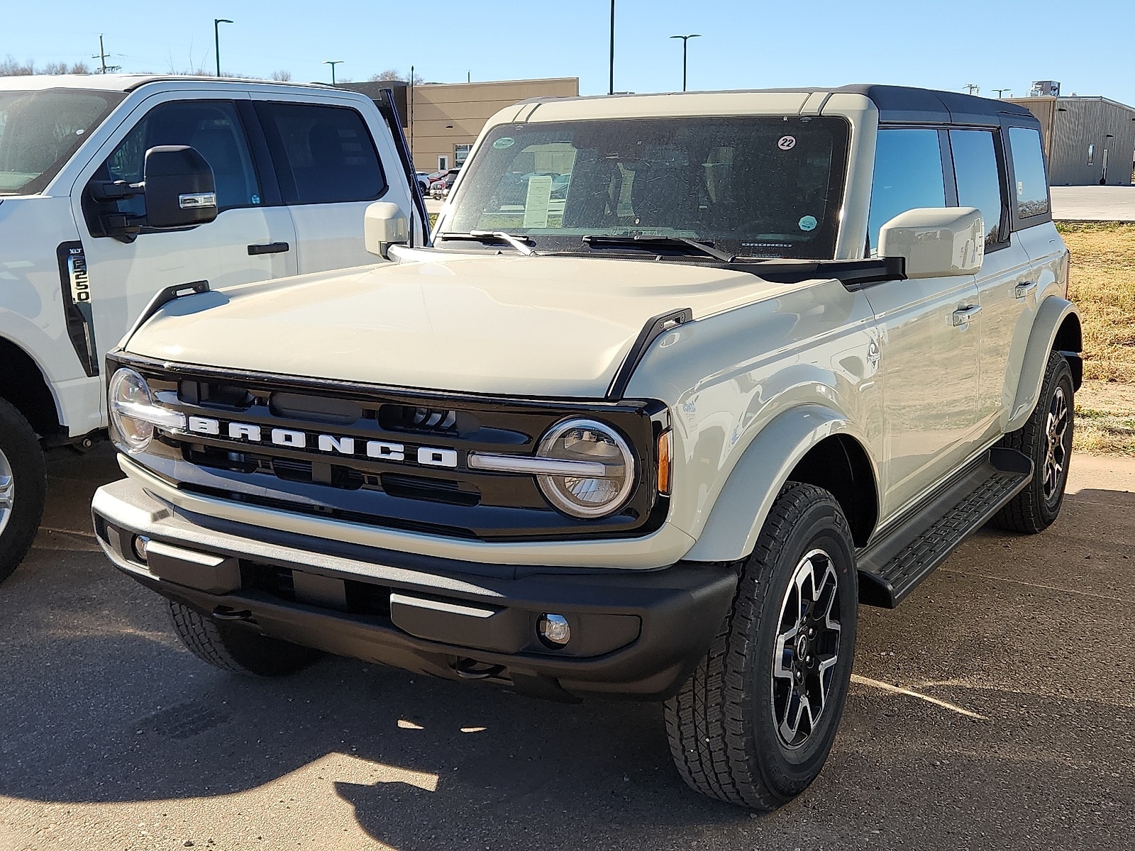 2025 Ford Bronco 4-Door Outer Banks's photo