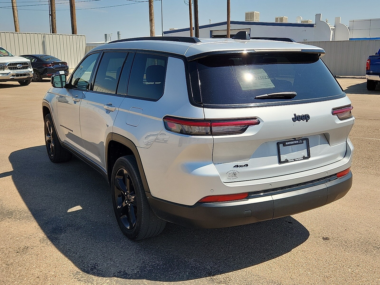 2023 Jeep Grand Cherokee Laredo photo 3