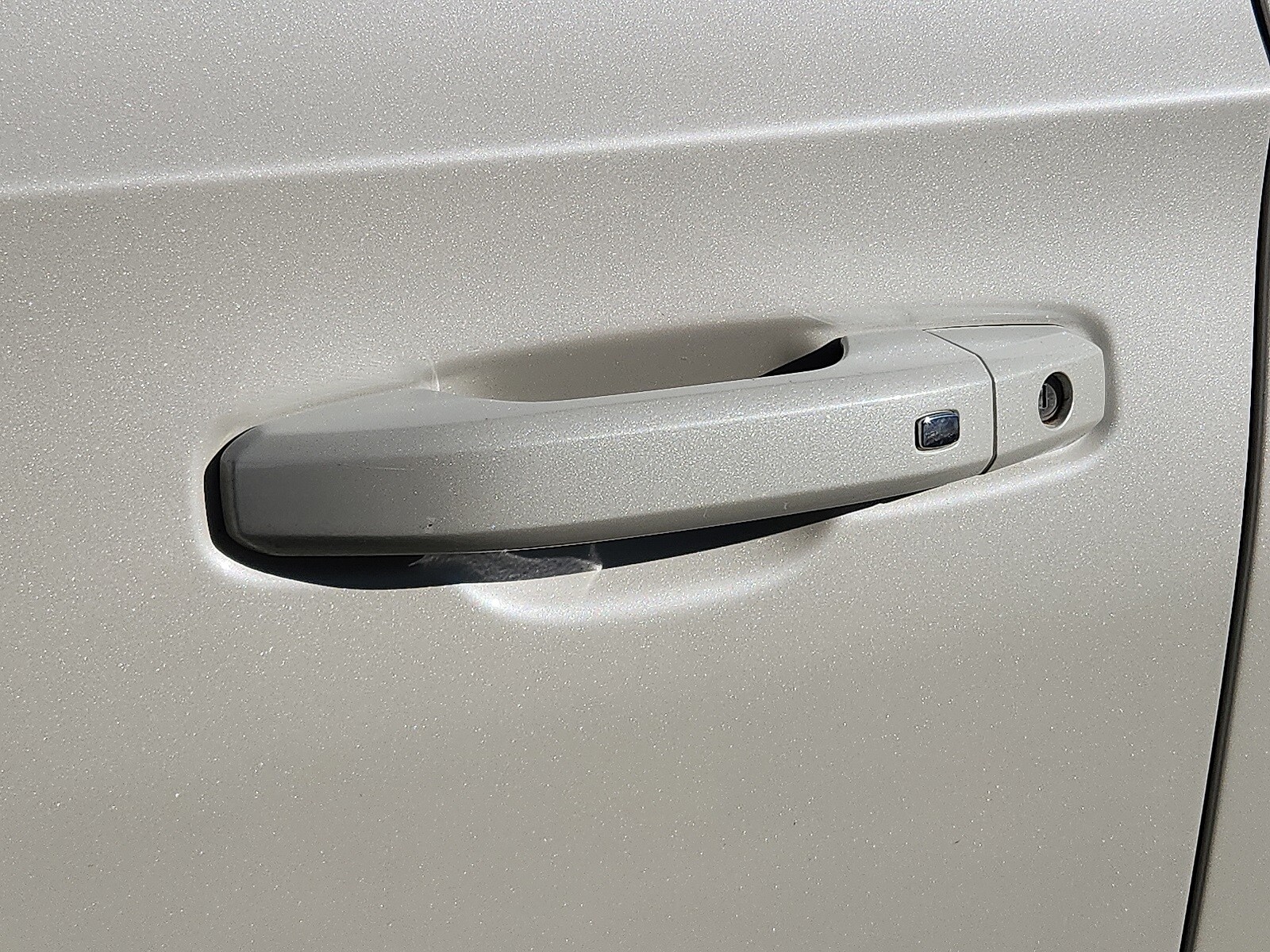 2022 Chevrolet Suburban RST photo 3