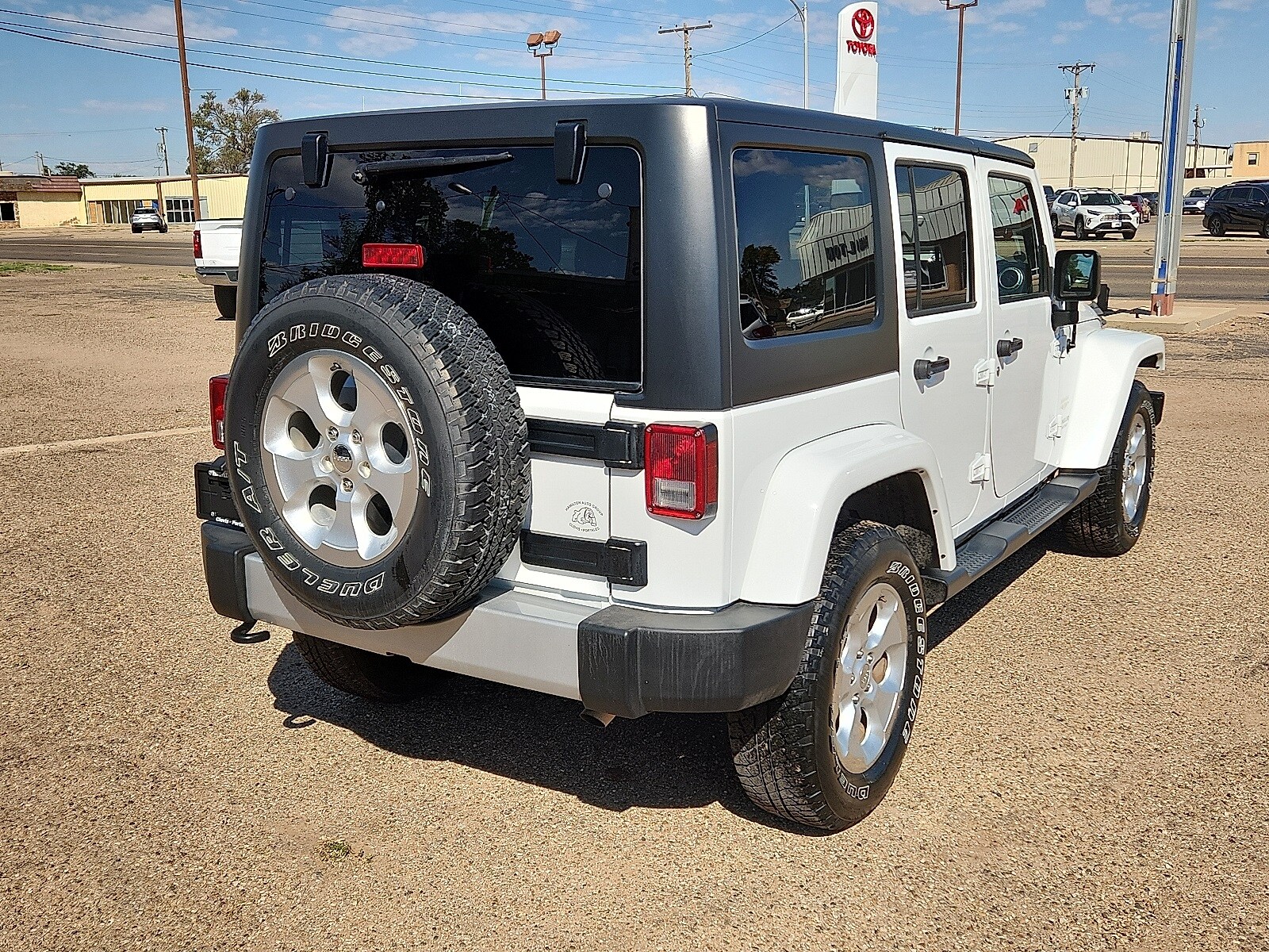 2015 Jeep Wrangler Sahara photo 4
