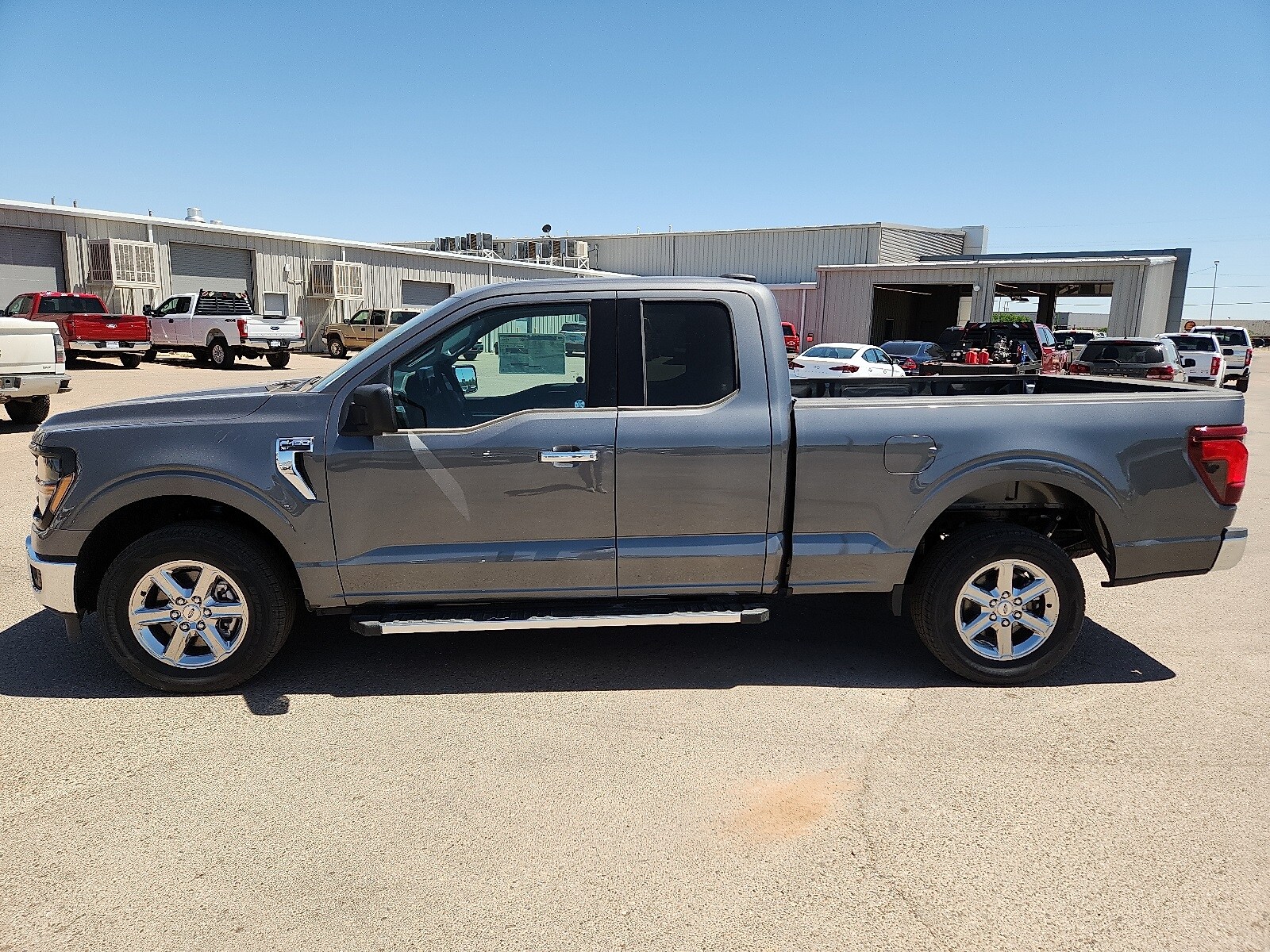 2025 Ford F-150 XLT photo 2