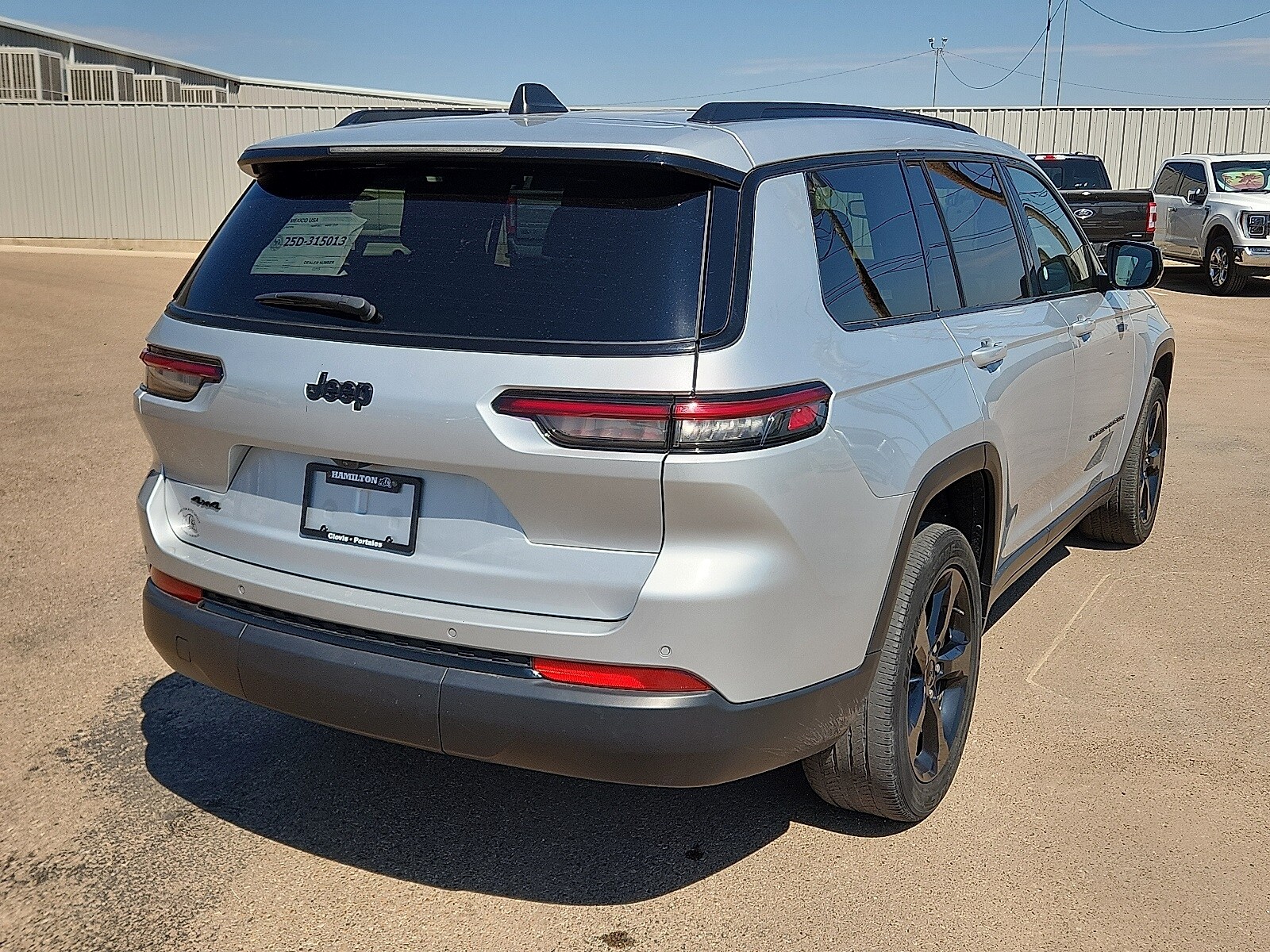 2023 Jeep Grand Cherokee Laredo photo 4