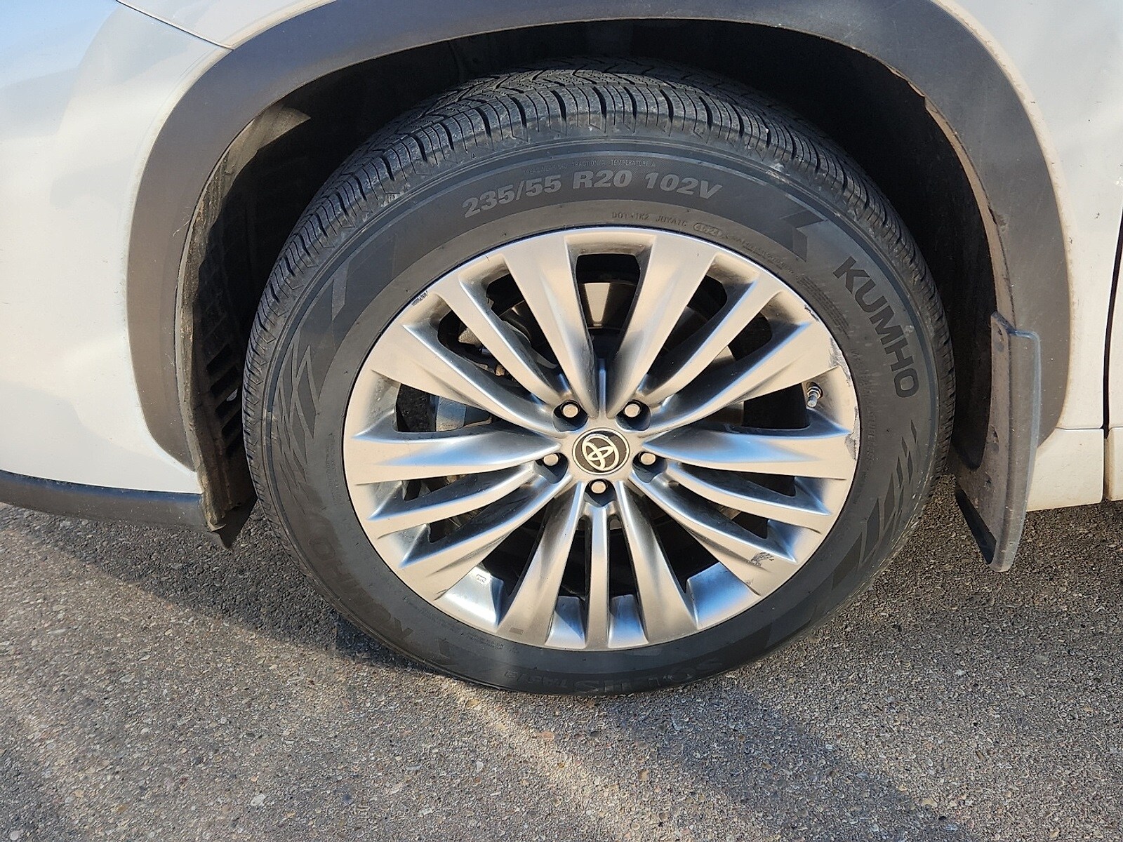 2020 Toyota Highlander Hybrid Platinum photo 2