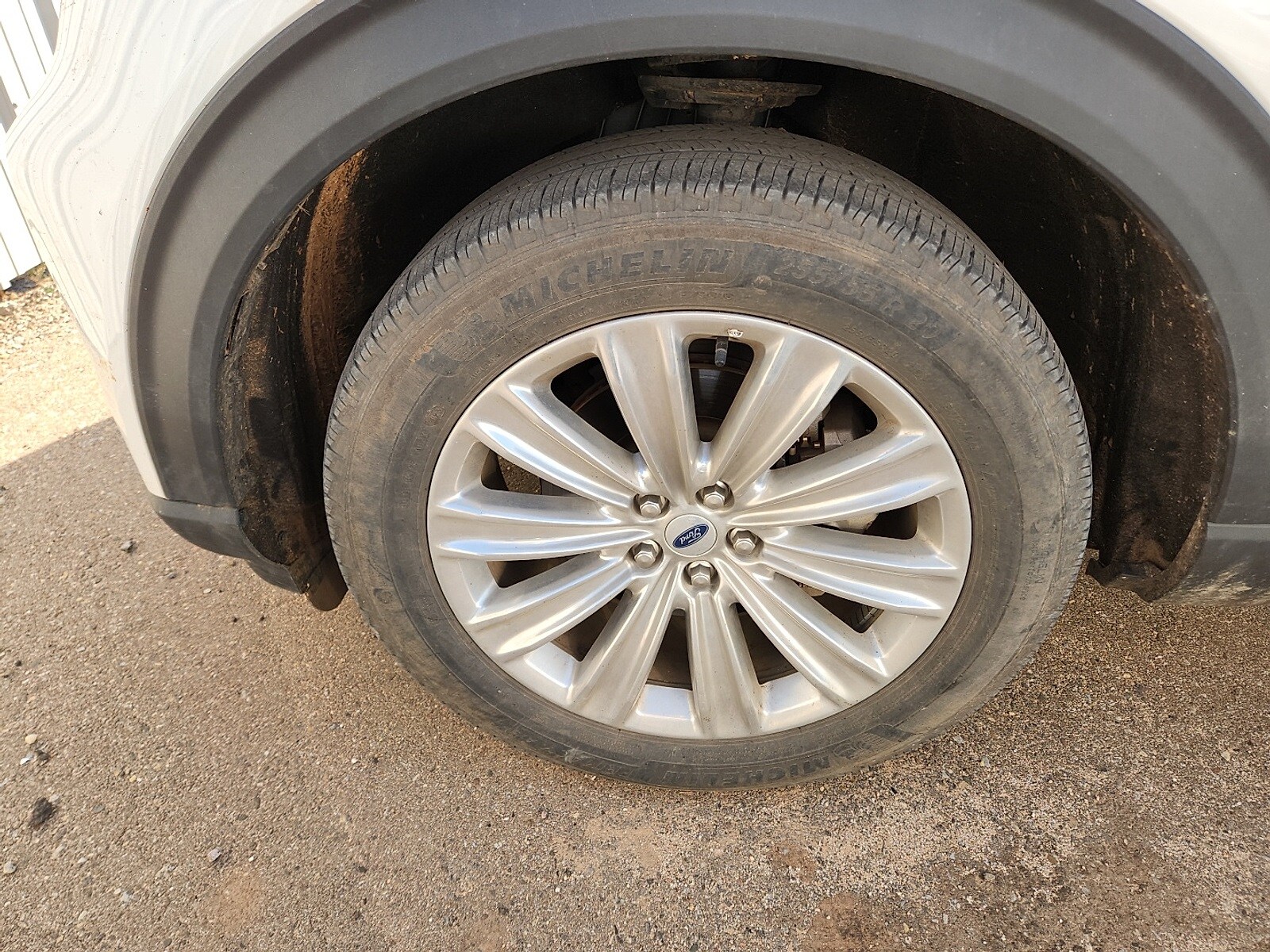 2023 Ford Explorer Limited photo 2