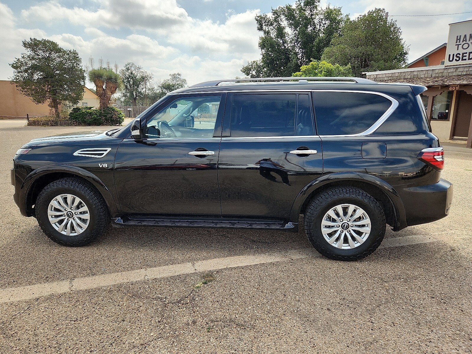 2021 Nissan Armada SV photo 2