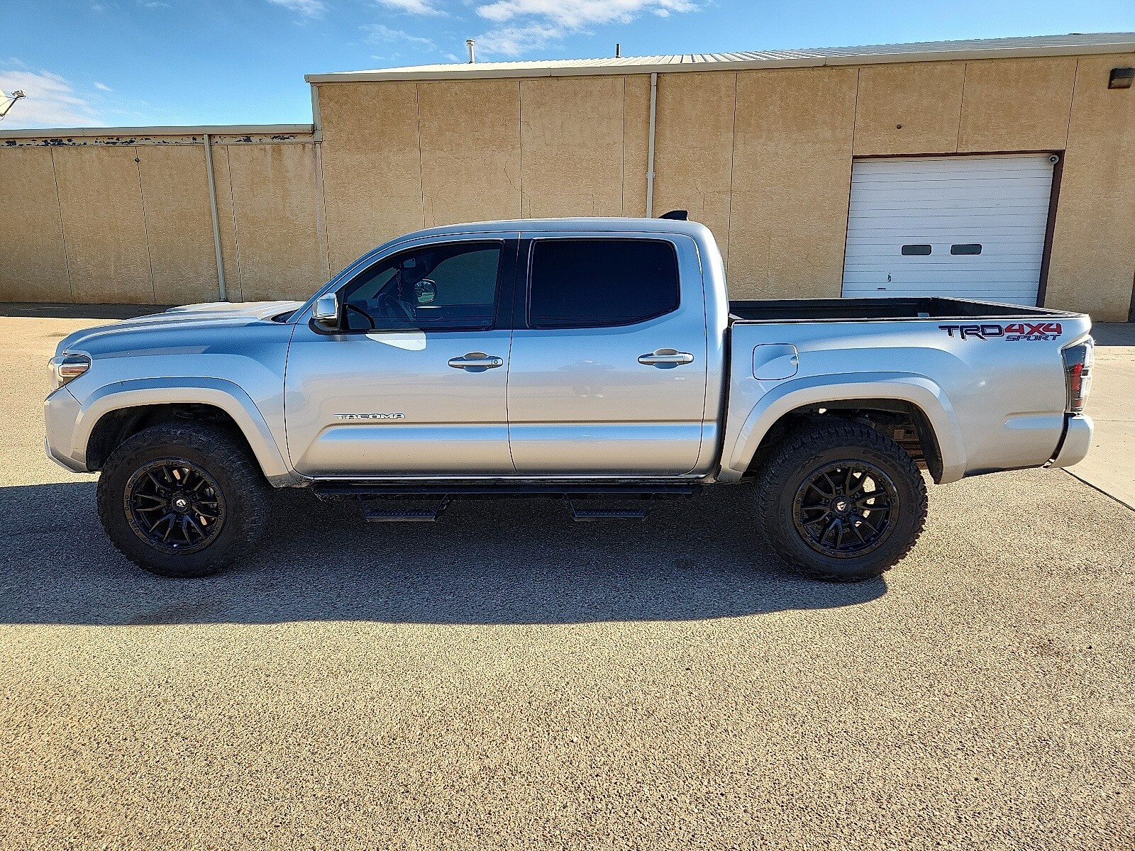 2022 Toyota Tacoma SR V6 Double Cab photo 2