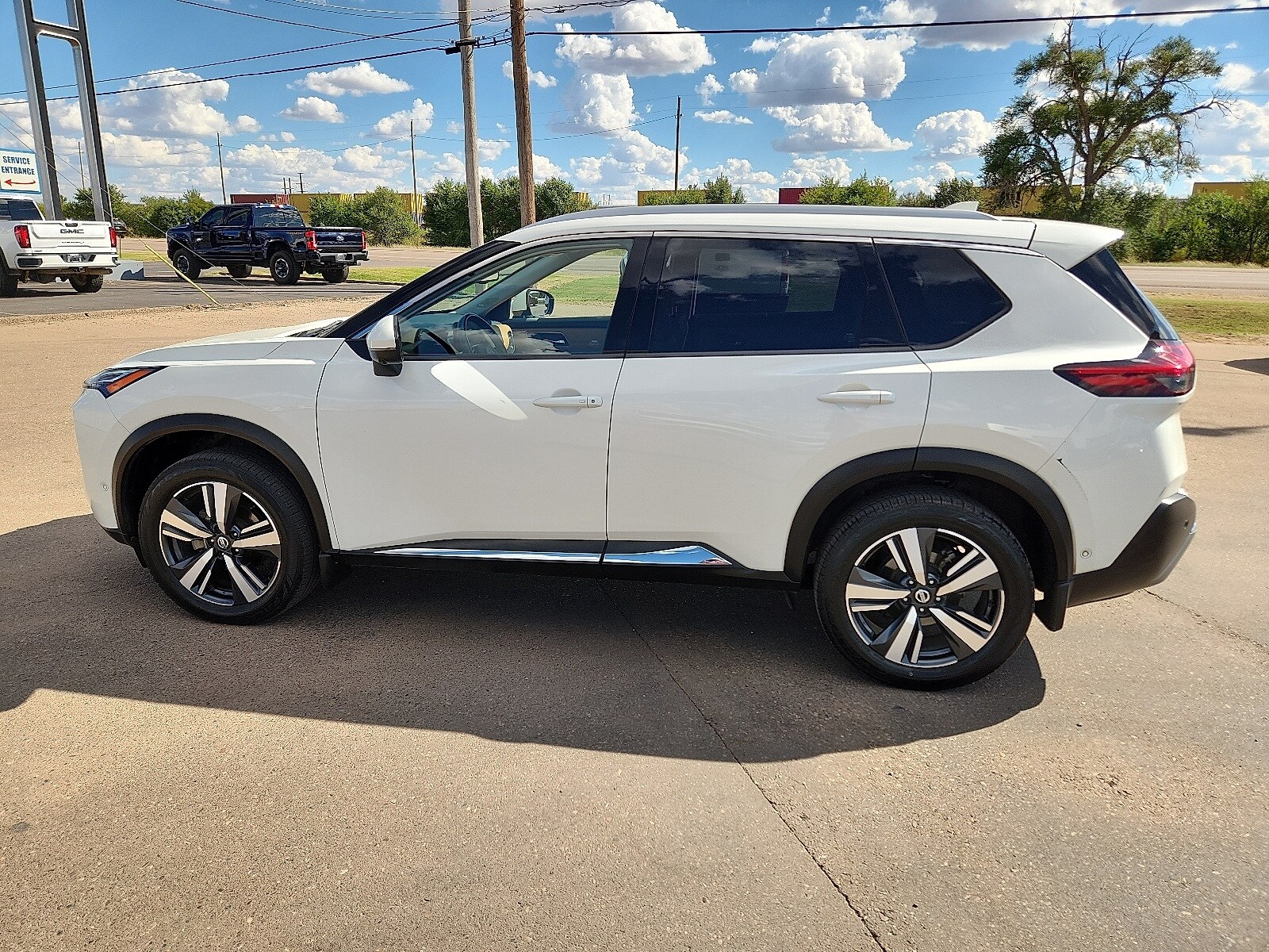 2021 Nissan Rogue Platinum photo 2