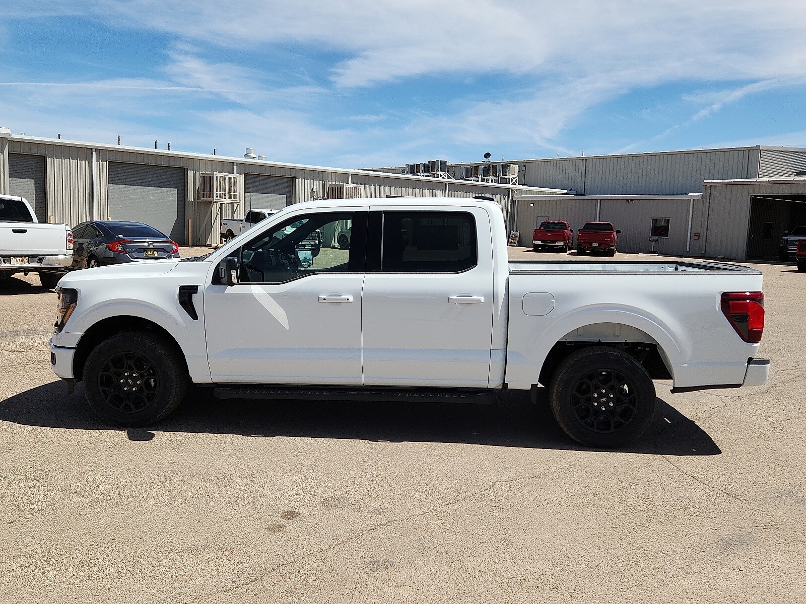 2025 Ford F-150 XLT photo 2