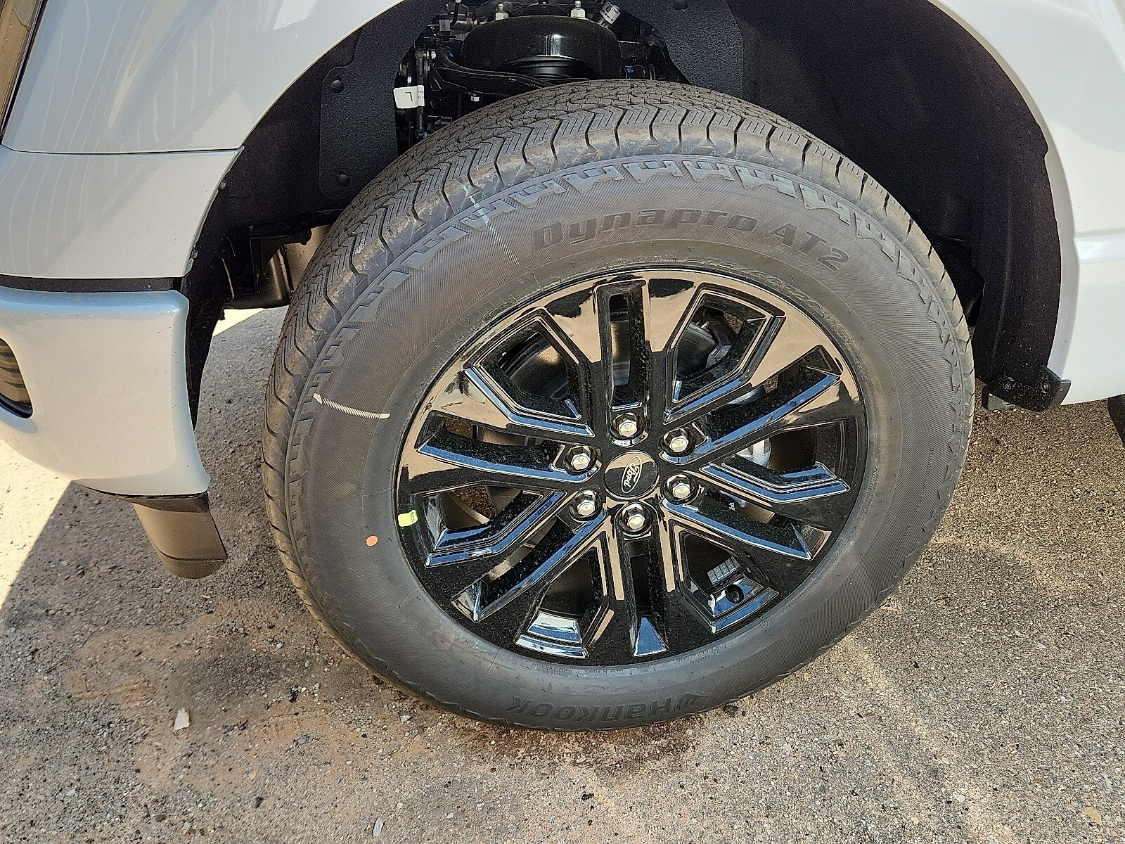 2025 Ford F-150 Lariat photo 2