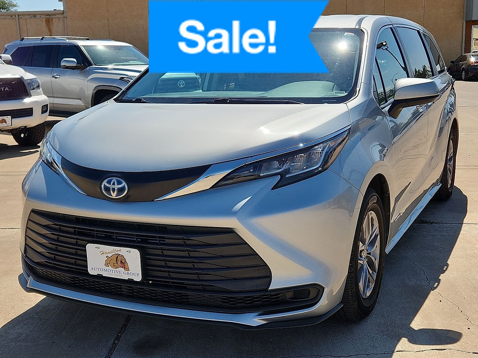 2021 Toyota Sienna LE 8-Passenger Hybrid FWD's photo