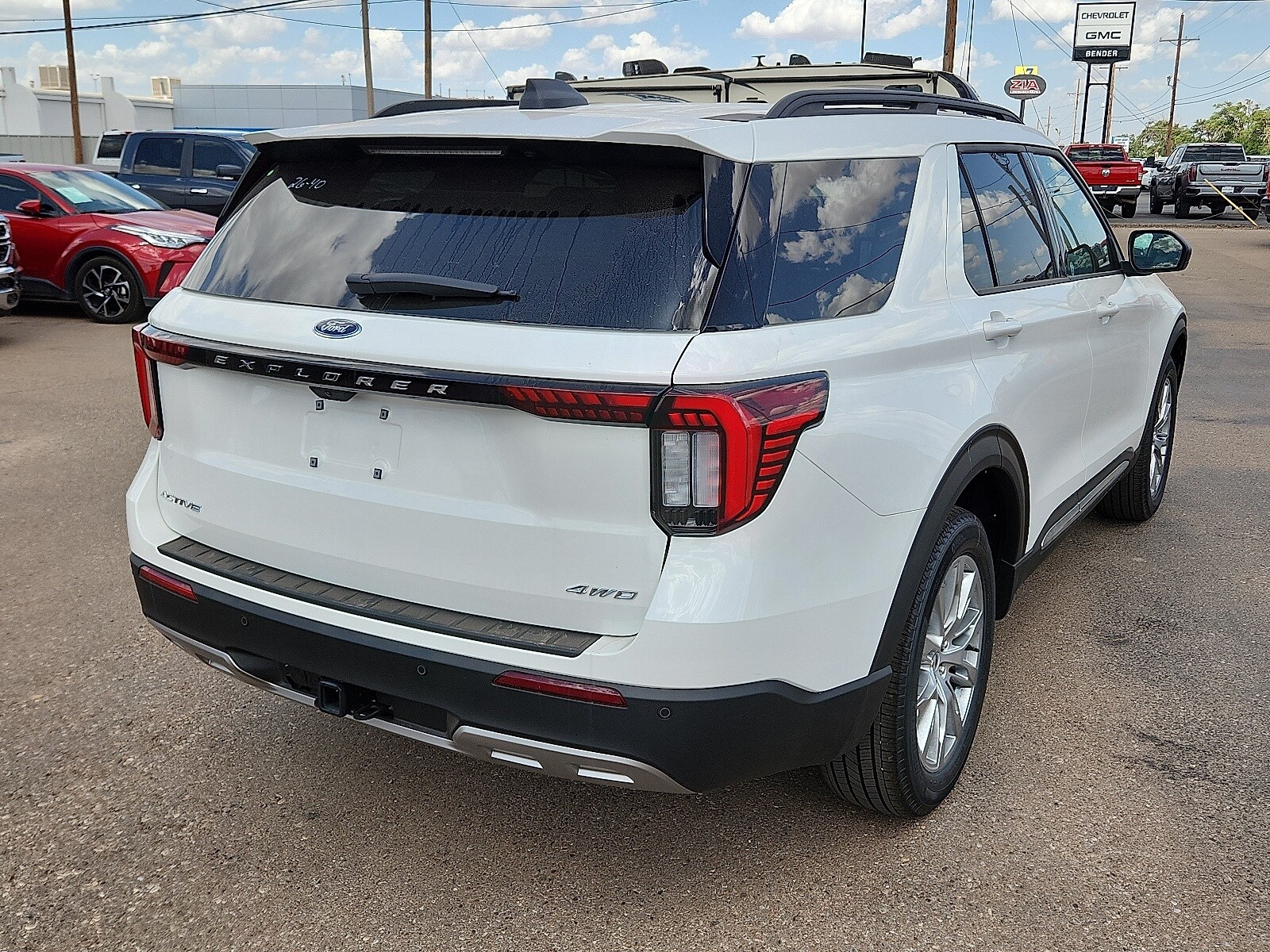 2025 Ford Explorer photo 4