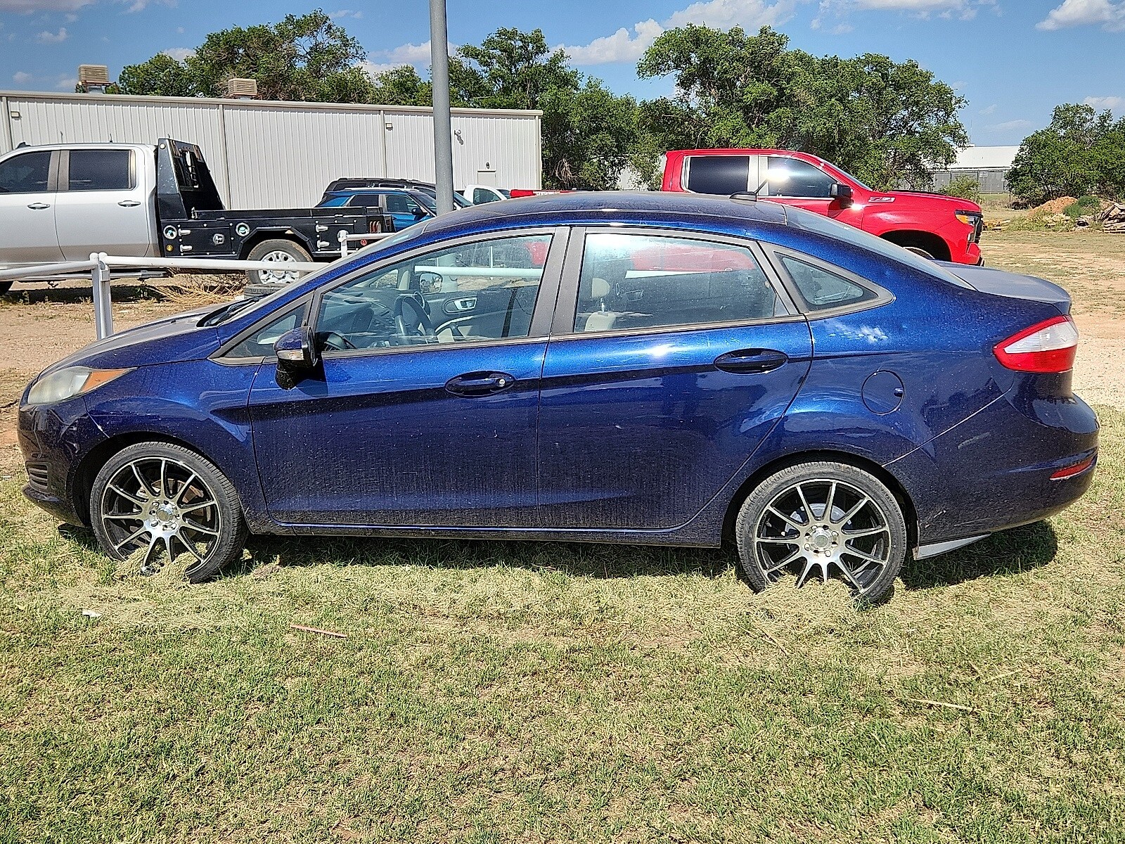 2016 Ford Fiesta SE photo 2