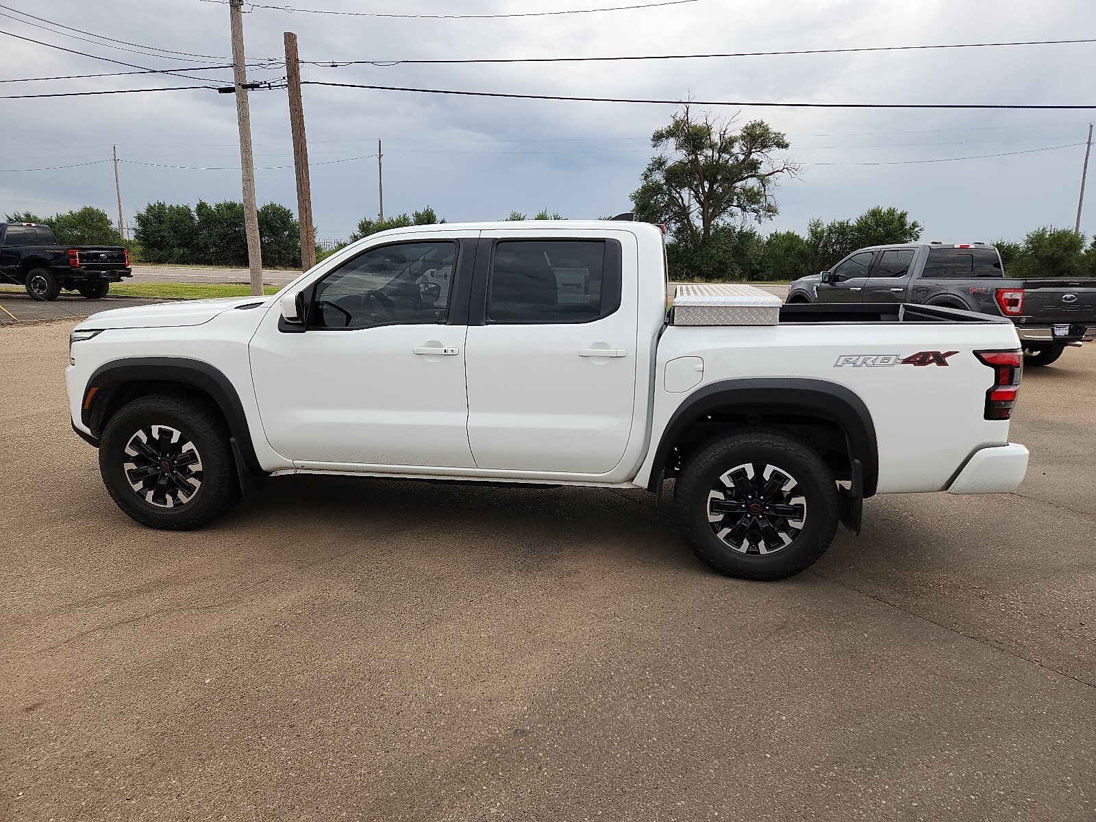 2023 Nissan Frontier PRO-4X photo 2