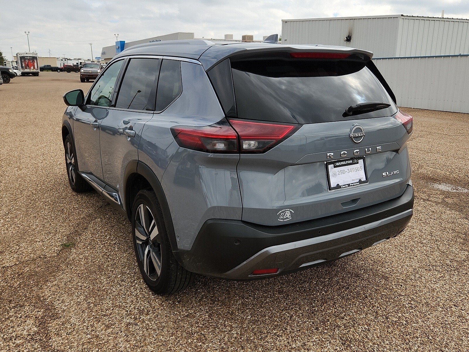 2023 Nissan Rogue SL photo 3