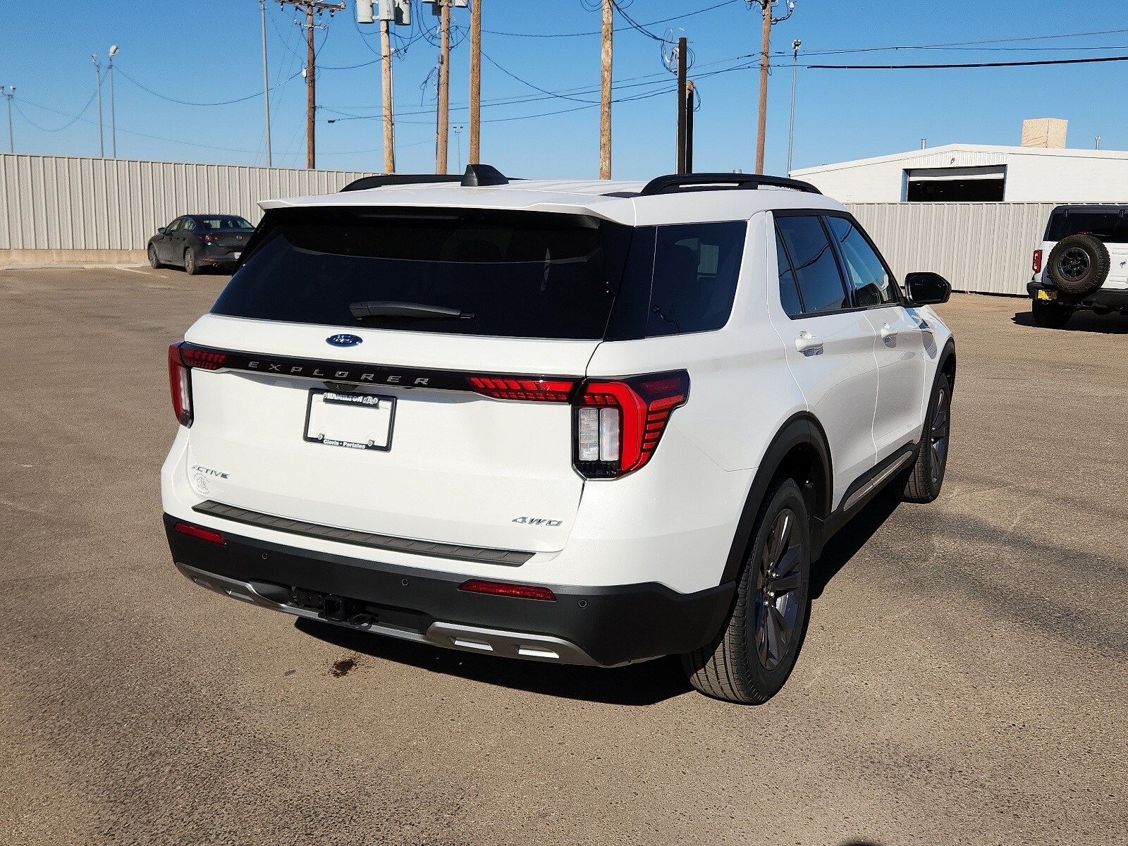 2025 Ford Explorer photo 3