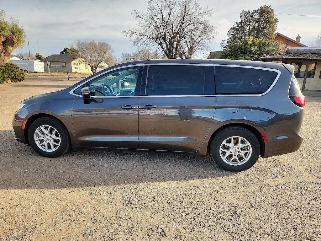 Used 2023 Chrysler Pacifica Touring L Van Passenger Van