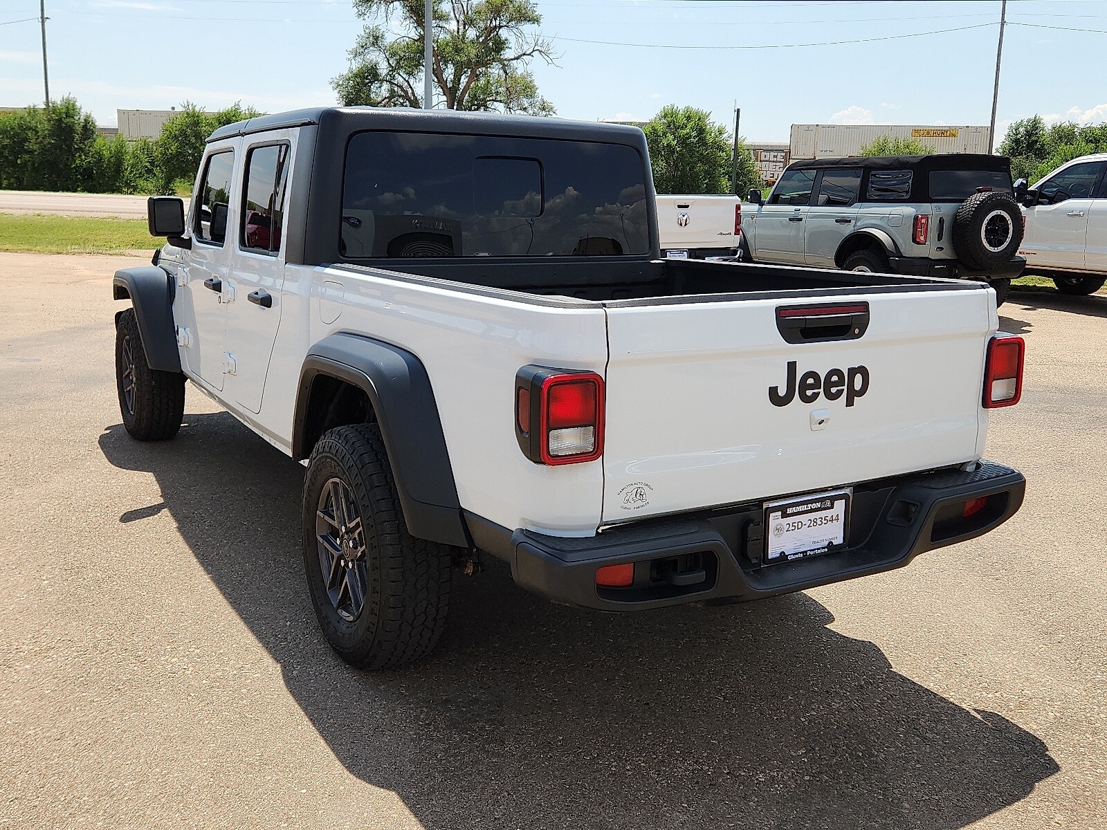 2025 Jeep Gladiator Sport photo 2