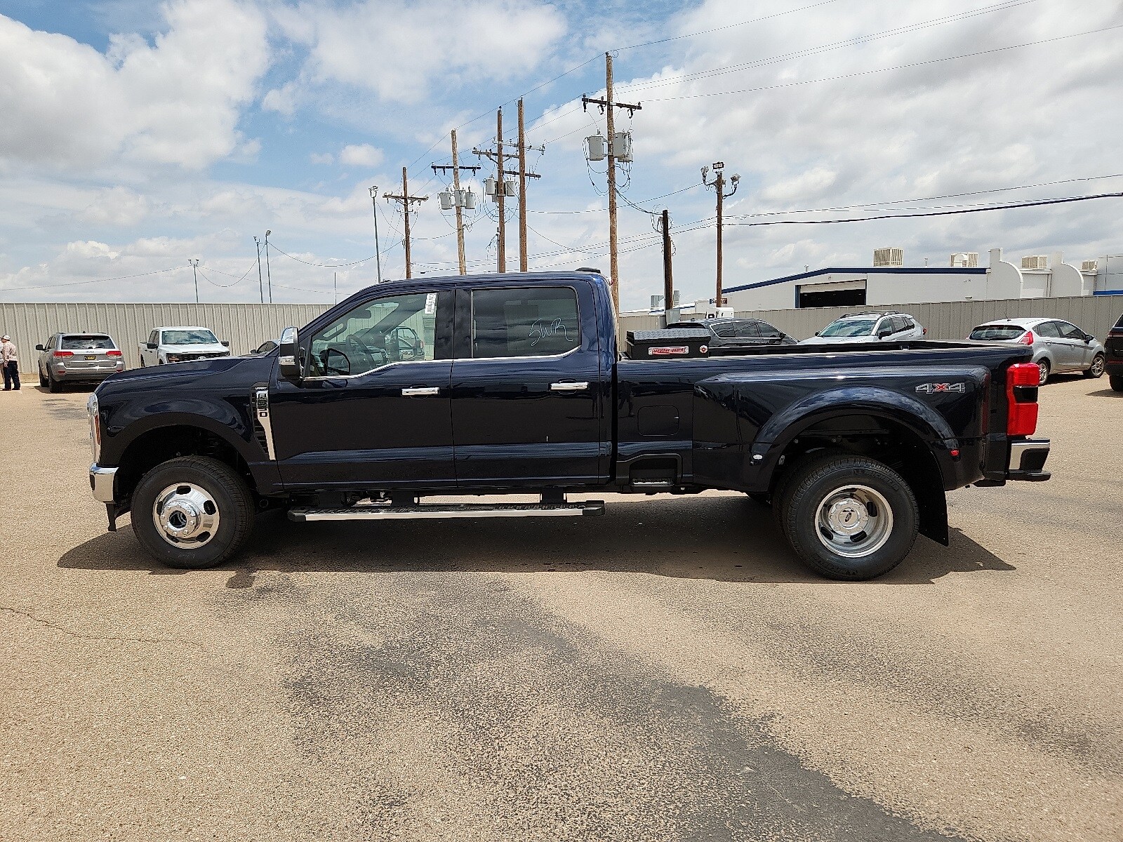 2025 Ford F-350 photo 2