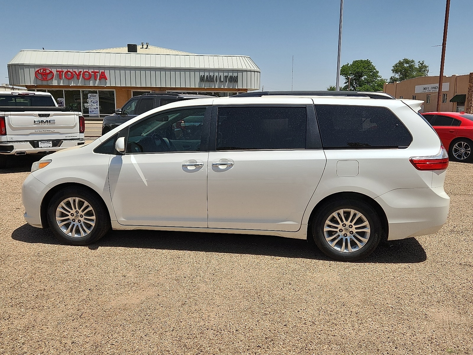 Used 2016 Toyota Sienna XLE with VIN 5TDYK3DC4GS710240 for sale in Clovis, NM