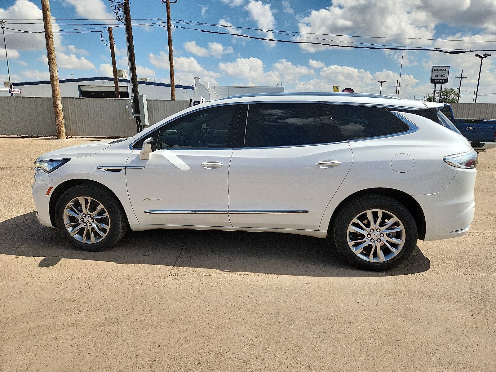 2023 Buick Enclave Avenir photo 2