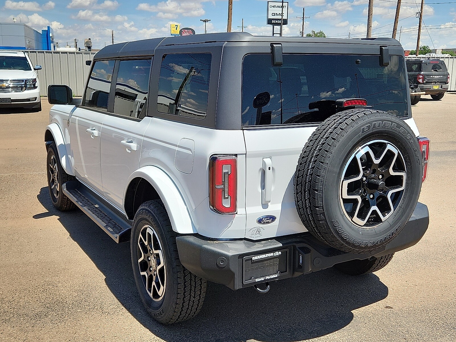 2025 Ford Bronco Outer Banks photo 3