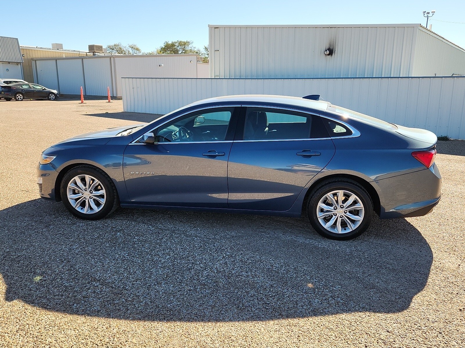 2024 Chevrolet Malibu 1LT photo 2