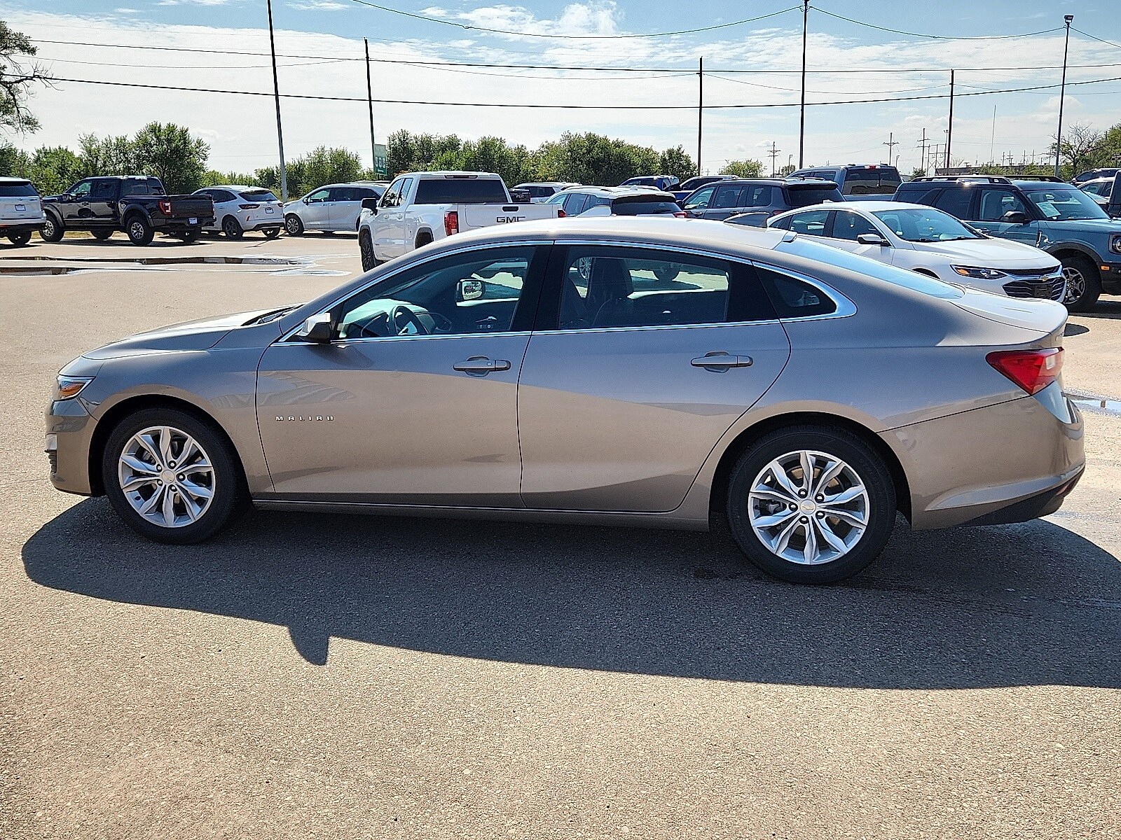 2023 Chevrolet Malibu 1LT photo 2