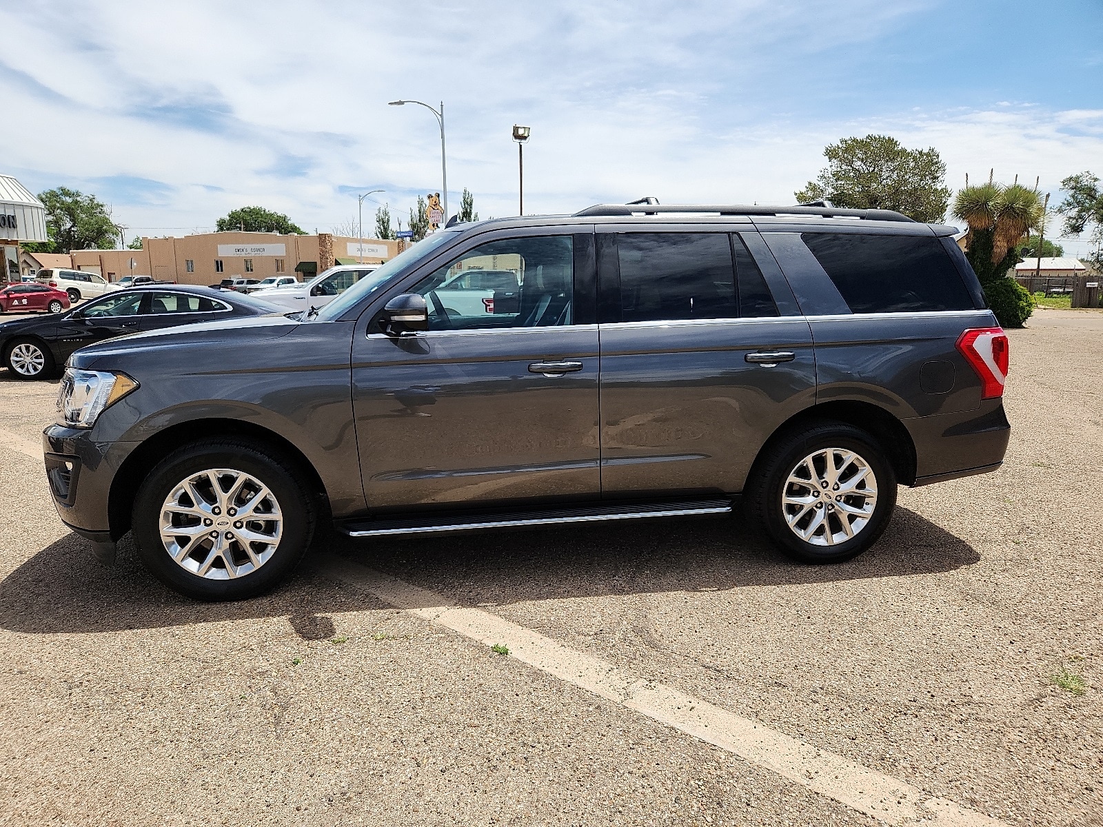 Used 2021 Ford Expedition XLT with VIN 1FMJU1HT9MEA53748 for sale in Clovis, NM