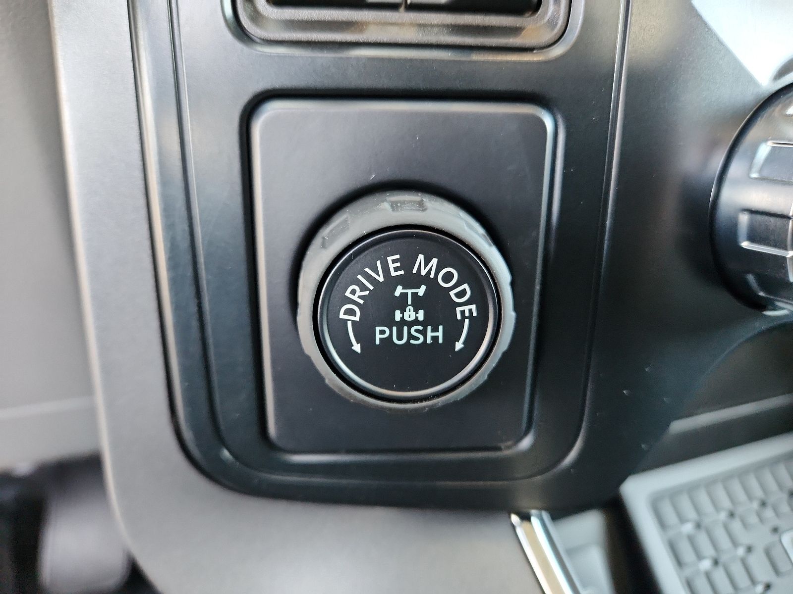 2025 Ford F-150 XLT - Photo 16