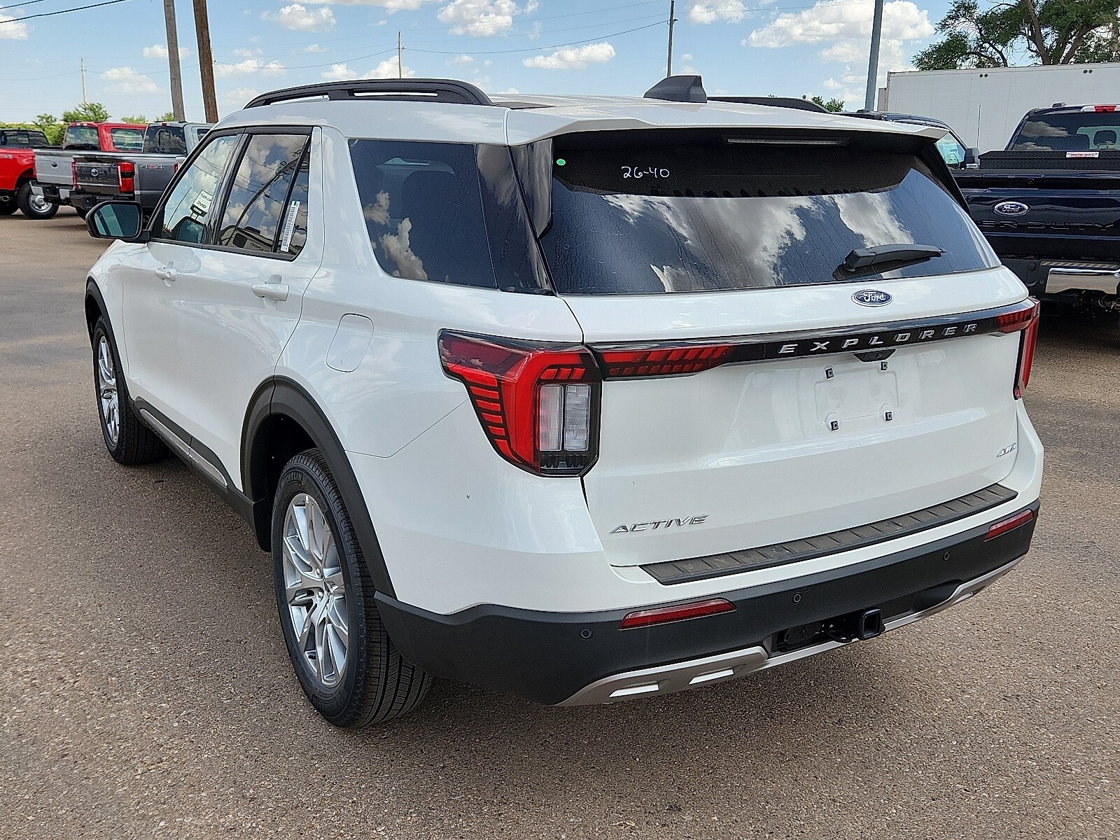 2025 Ford Explorer photo 3