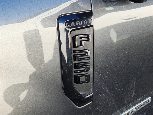 2019 Ford F-250 Lariat photo 2