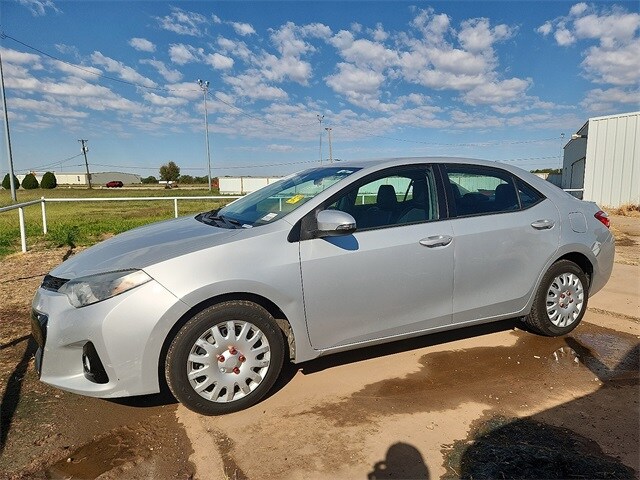 2016 Toyota Corolla S photo 2