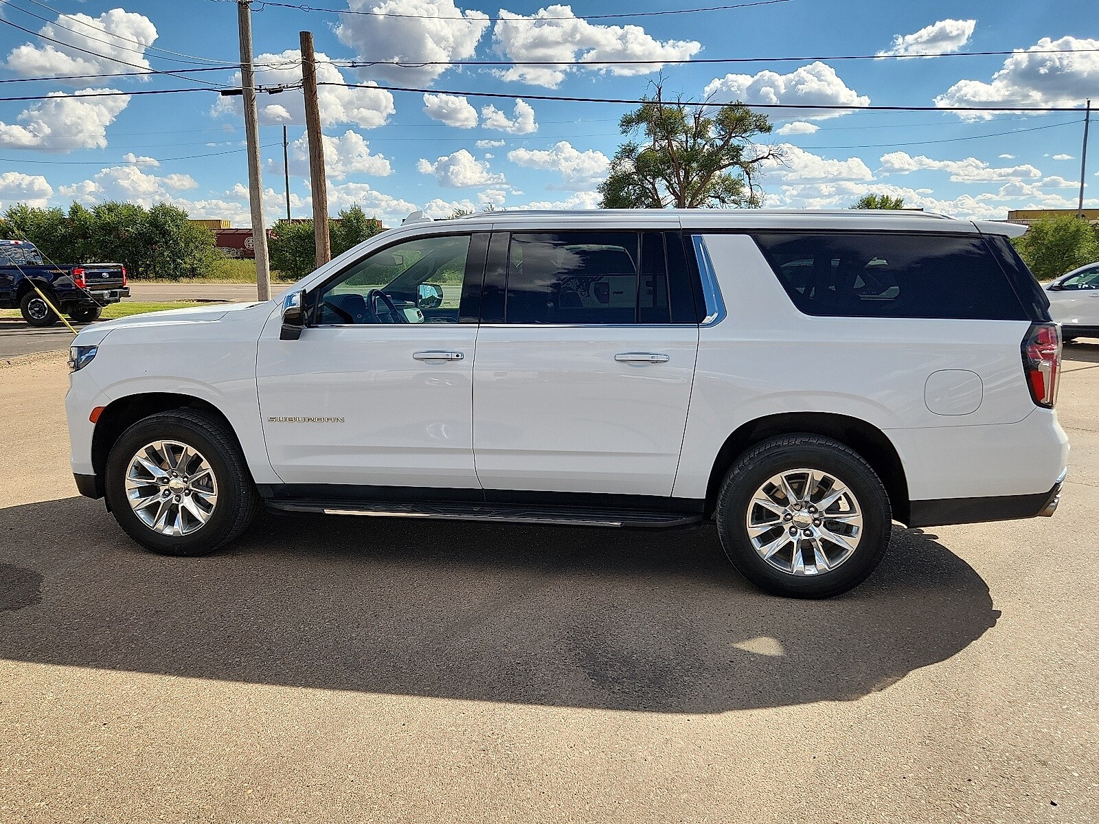 2021 Chevrolet Suburban Premier photo 2