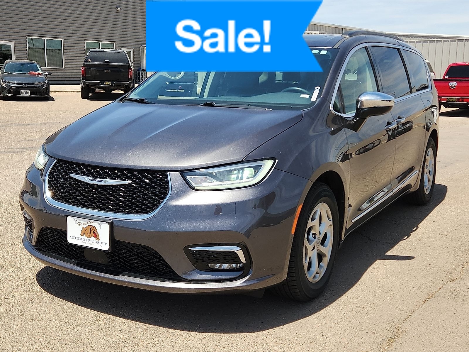 2023 Chrysler Pacifica Limited's photo