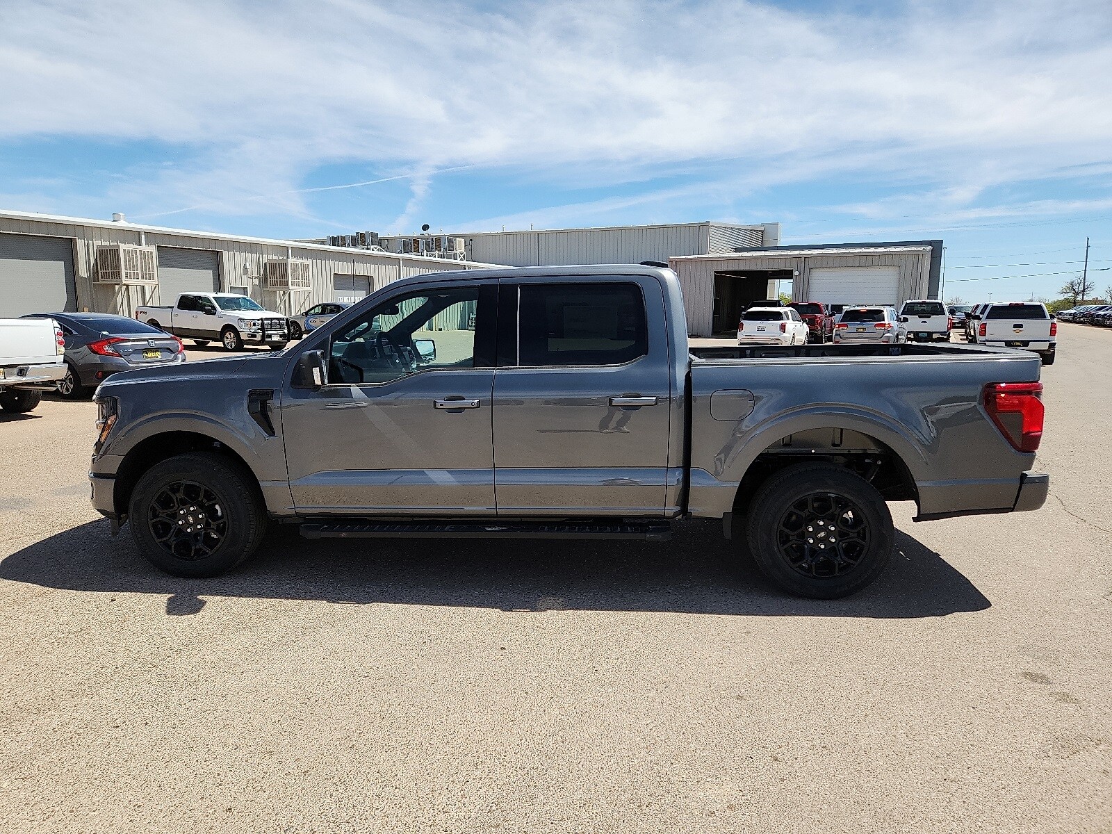 2025 Ford F-150 XLT photo 2