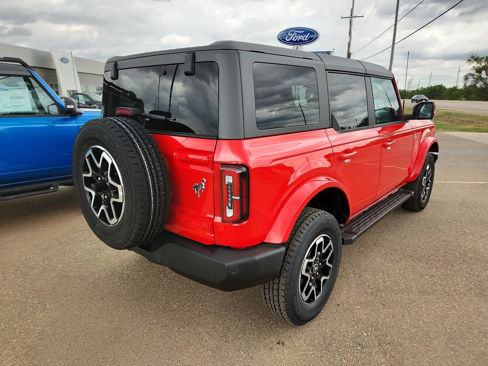 2024 Ford Bronco Badlands photo 2
