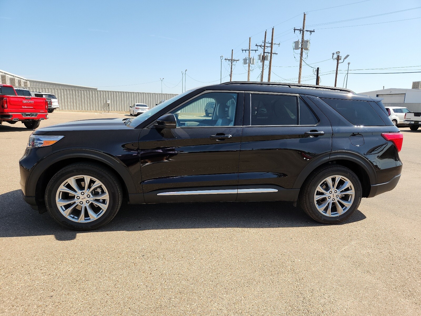 2024 Ford Explorer XLT photo 2