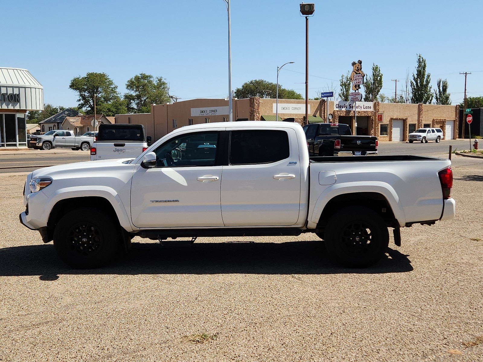 Used 2022 Toyota Tacoma SR5 with VIN 3TMCZ5AN8NM454737 for sale in Portales, NM