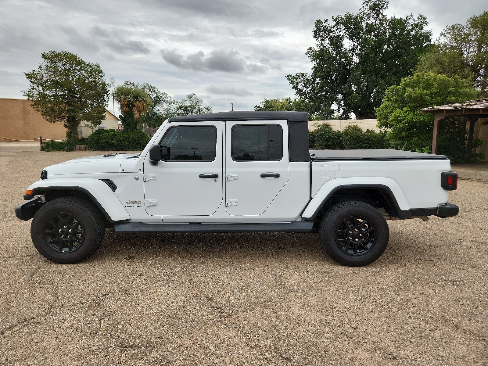 Used 2023 Jeep Gladiator Overland with VIN 1C6HJTFG1PL564942 for sale in Portales, NM