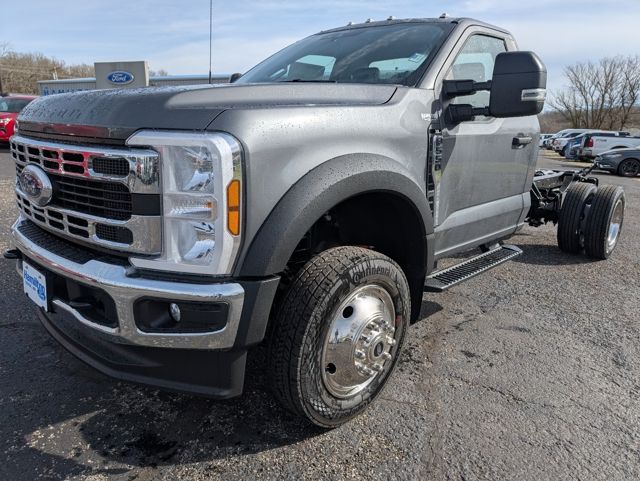 2025 Ford F-550 Super Duty Chassis Cab XL's photo