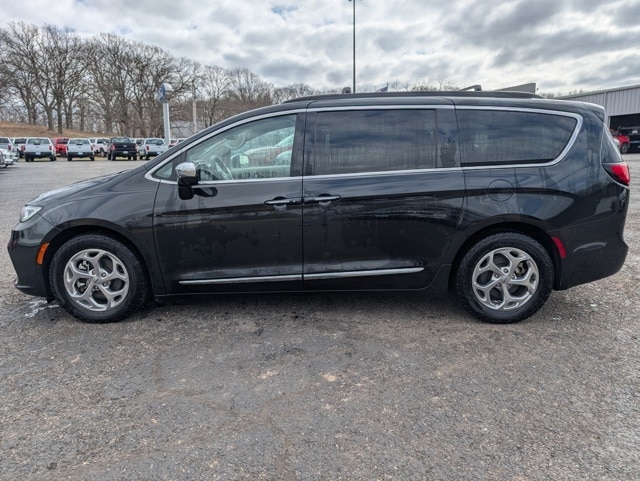 Used 2022 Chrysler Pacifica Limited with VIN 2C4RC1GGXNR128153 for sale in Crane, MO