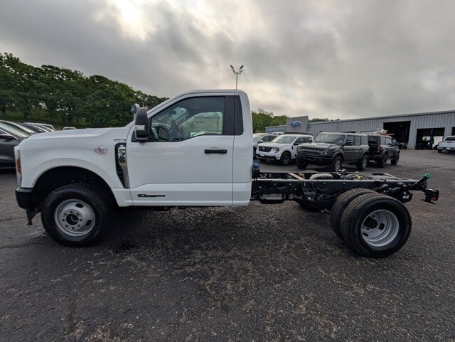 2025 Ford F-350 photo 2