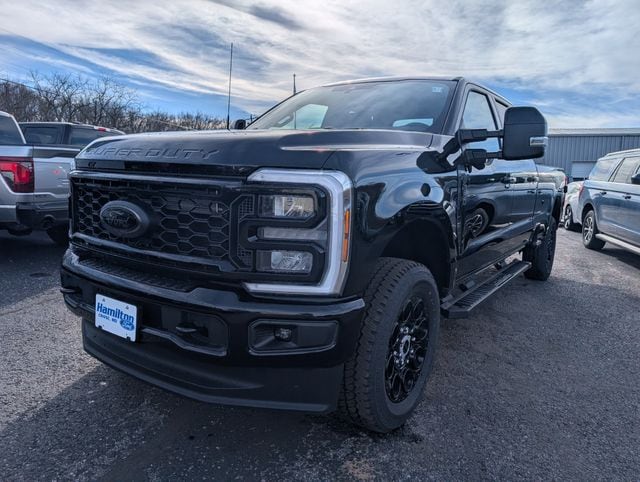 2026 Ford F-350 Super Duty Lariat's photo