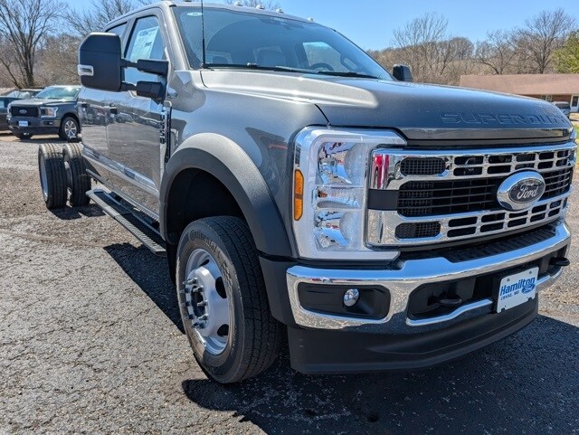 2025 Ford F-550 photo 4