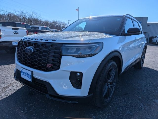 2025 Ford Explorer ST's photo