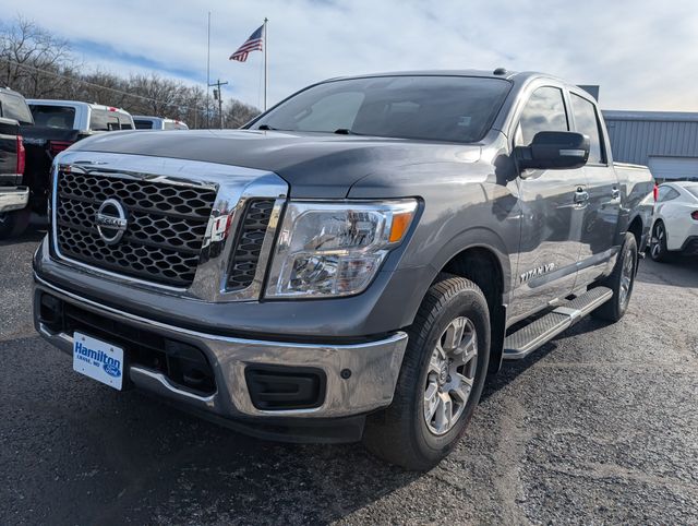 2018 Nissan Titan SV's photo