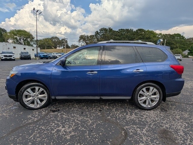 2019 Nissan Pathfinder SL photo 2