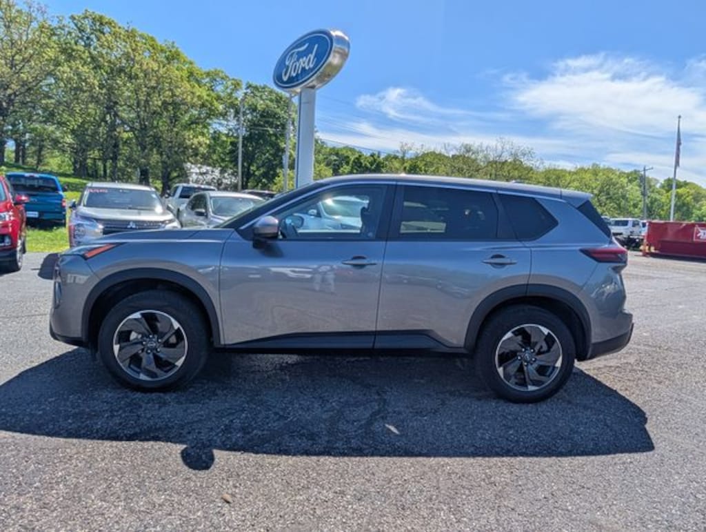 Used 2024 Nissan Rogue SV SUV