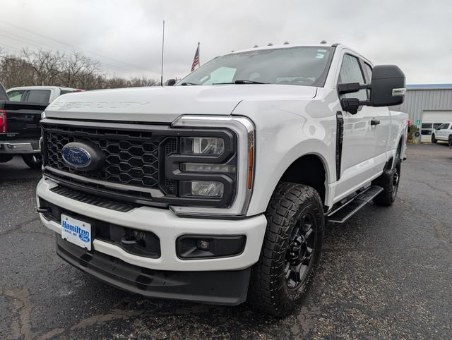 2024 Ford F-350 Super Duty XL's photo